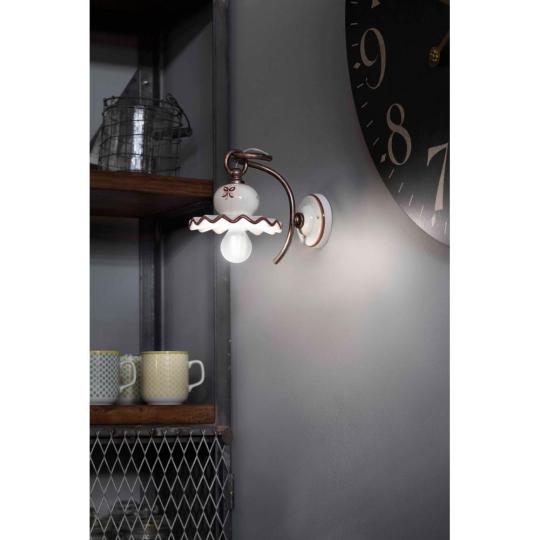 mediterran kezzel festett keramia falikar lampa kalsszikus toszkan olasz provence provanszi polgari bronz barna nappali haloszoba konyha country luxus elegans lampak lameridiana lakberendezes barna.jpg
